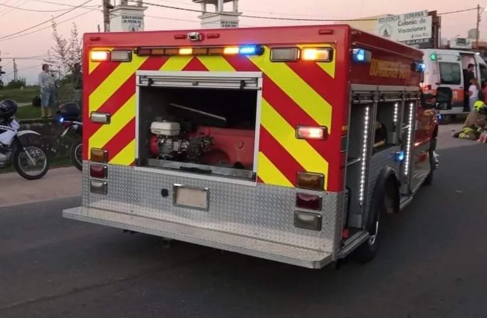 Móvil Bomberos Voluntarios de Tanti. (Foto: Facebook / Bomberos Voluntarios Tanti).