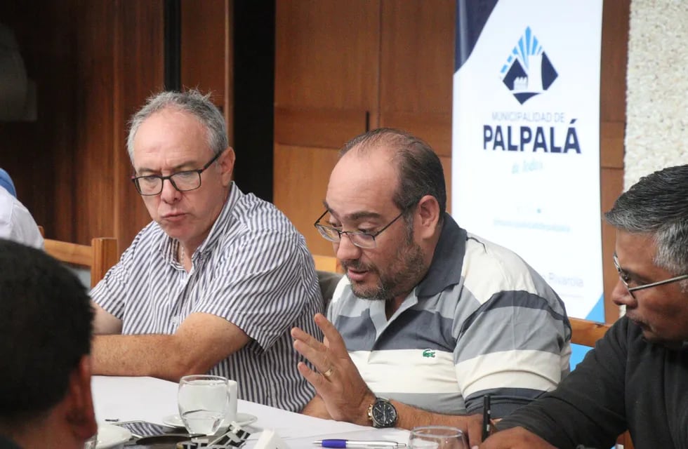 El ministro de Infraestructura, Carlos Stanic (izq.) y el intendente Rubén Eduardo Rivarola encabezaron el encuentro en la ciudad de Palpalá.