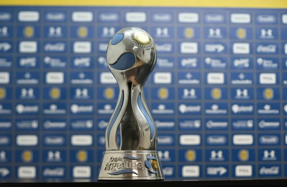El trofeo de la Copa Argentina. (Foto: Web)