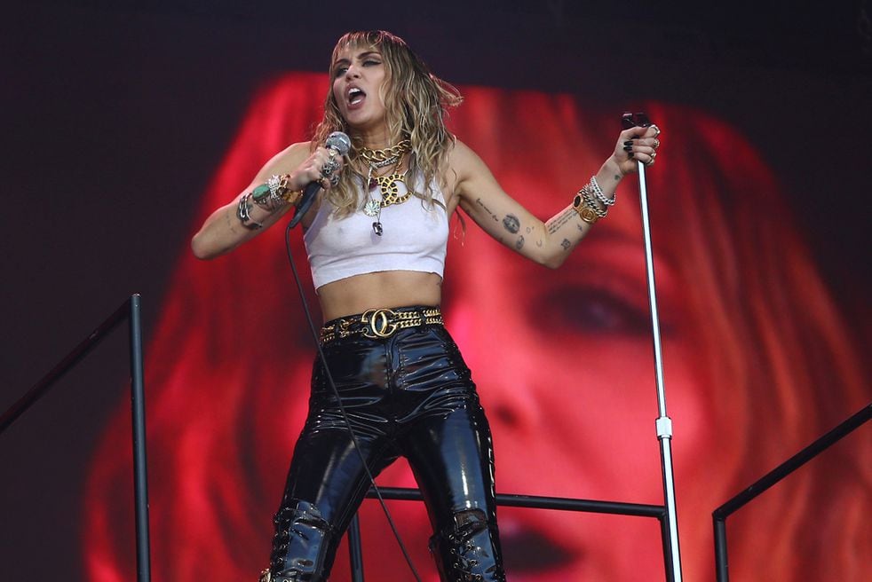 La invitación de Miley a un joven fan a su show en Argentina.