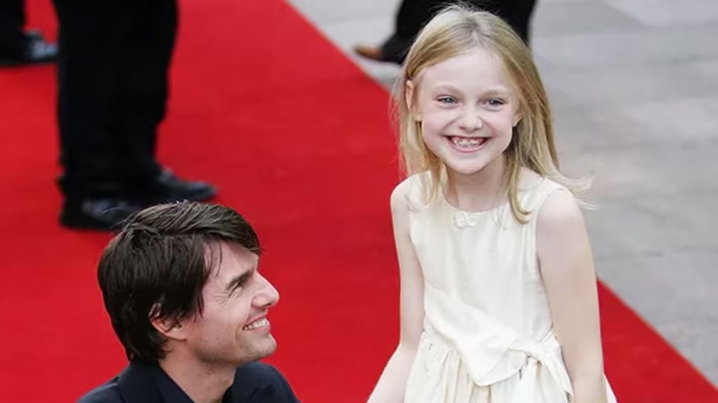 Tom Cruise y Dakota Fanning durante la premiación de "La Guerra de los Mundos".