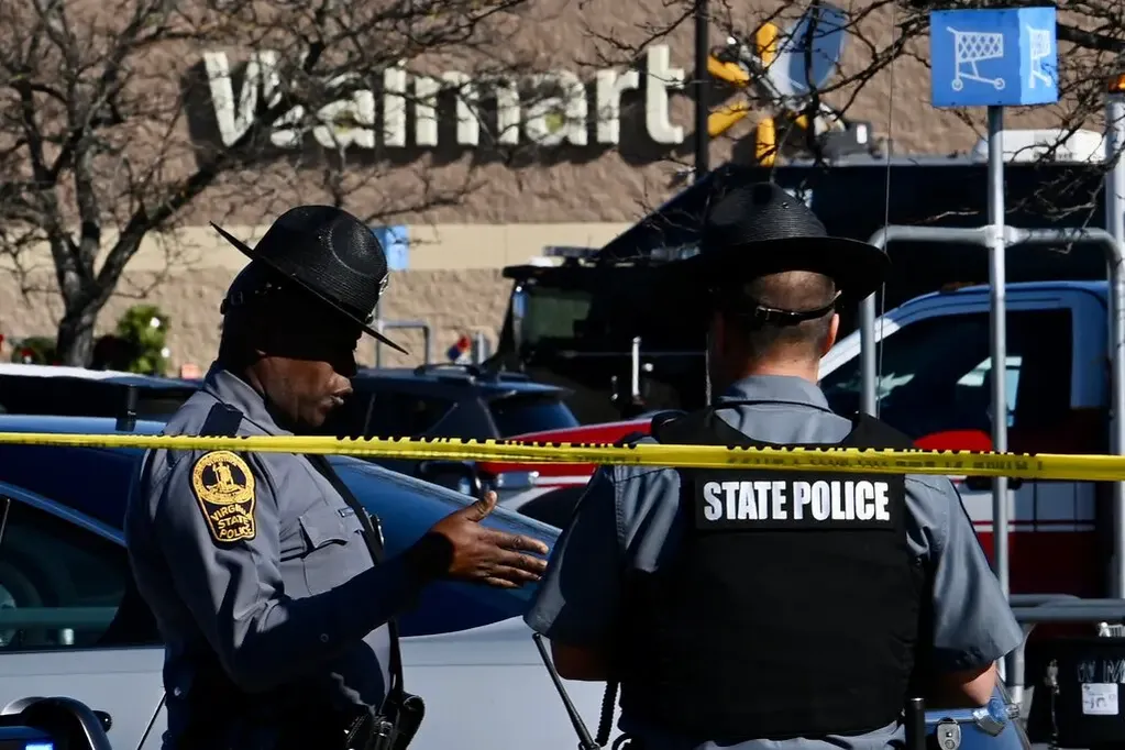 Un gerente de Walmart abrió fuego en el local y mató a seis personas