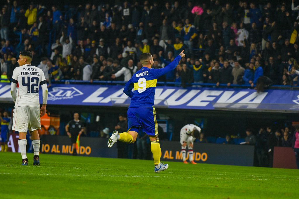 Darío Benedetto marcó un doblete en el triunfo de Boca por 5 a 3 sobre Tigre.