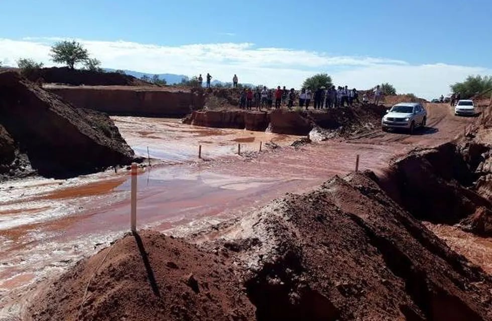 Pobladores afectados por desborde del Río Médanos volverán a la protesta para exigir la construcción de un puente