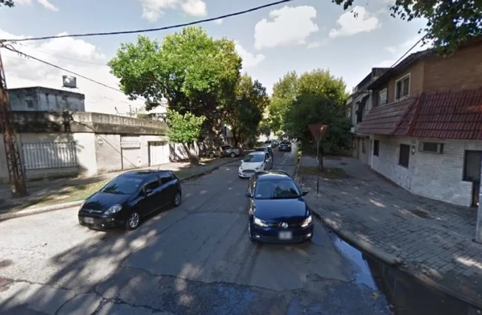 La víctima manifestó que fue abordada por tres personas armadas. (Google Street View)