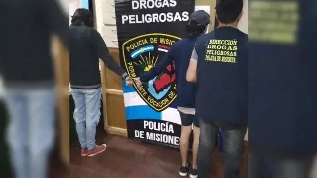 Dos jóvenes detenidos acusados de vender droga en el centro de Posadas