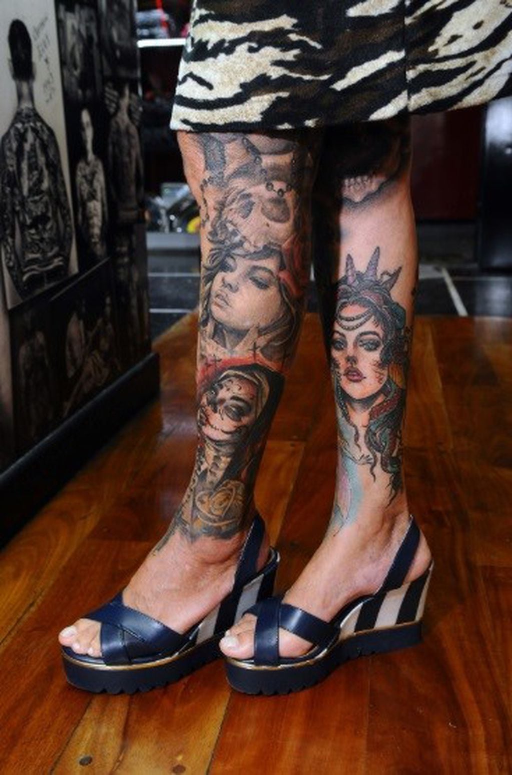 Susana tiene tatuada casi la totalidad de sus piernas (Diego Waldmann/Clarín)