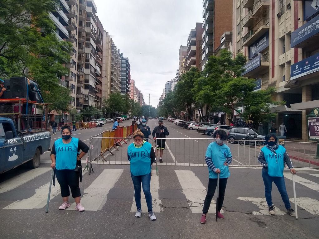 El Polo Obrero de Córdoba realizó un corte de calles en el Centro.