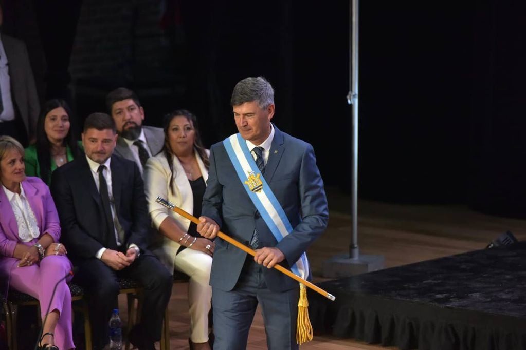 Daniel Passerini juró como intendente de Córdoba capital. Es la primera vez en la historia que se hace entrega de banda y bastón. (Facundo Luque / La Voz)