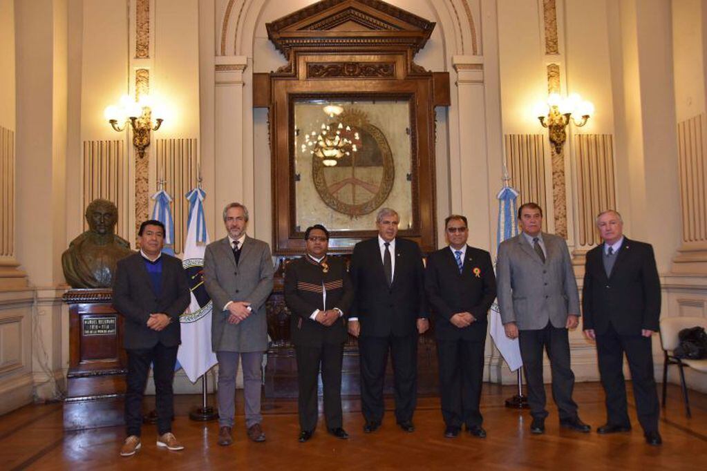 Funcionarios provinciales y de Bolivia en acto por 139° aniversario de Independencia de Bolivia
