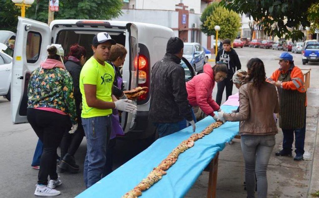 Pasteleros, panaderos y vecinos fueron los creadores de la particular rosa. (Foto: Municipalidad Huerta Grande).