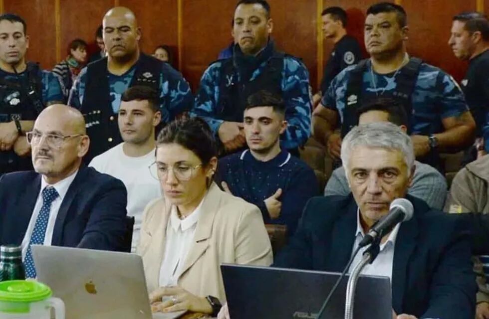 Los cuatro policías que están siendo juzgados en un juicio por jurados por la Masacre de San Miguel del Monte - Foto Clarín