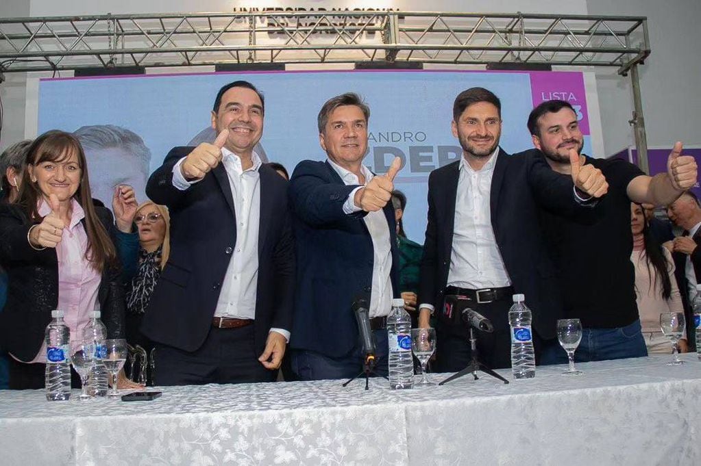 El ex ministro de Seguridad y el gobernador correntino Gustavo Valdés unieron fuerzas en el acto final.