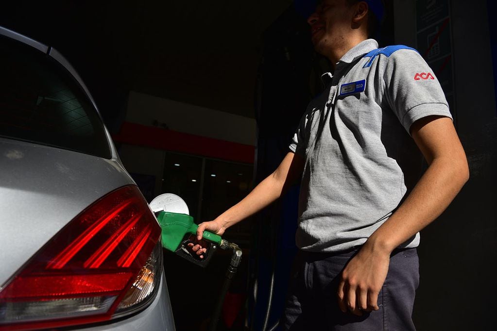 Nuevo precio de los combustibles.  (José Gabriel Hernández / La Voz)