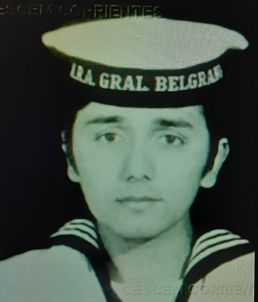 Carlos Valdés, se desempeñó como Cabo en le departamento Máquinas. Nunca volvió, forma parte de una lista de marinos desaparecidos en el hundimiento.