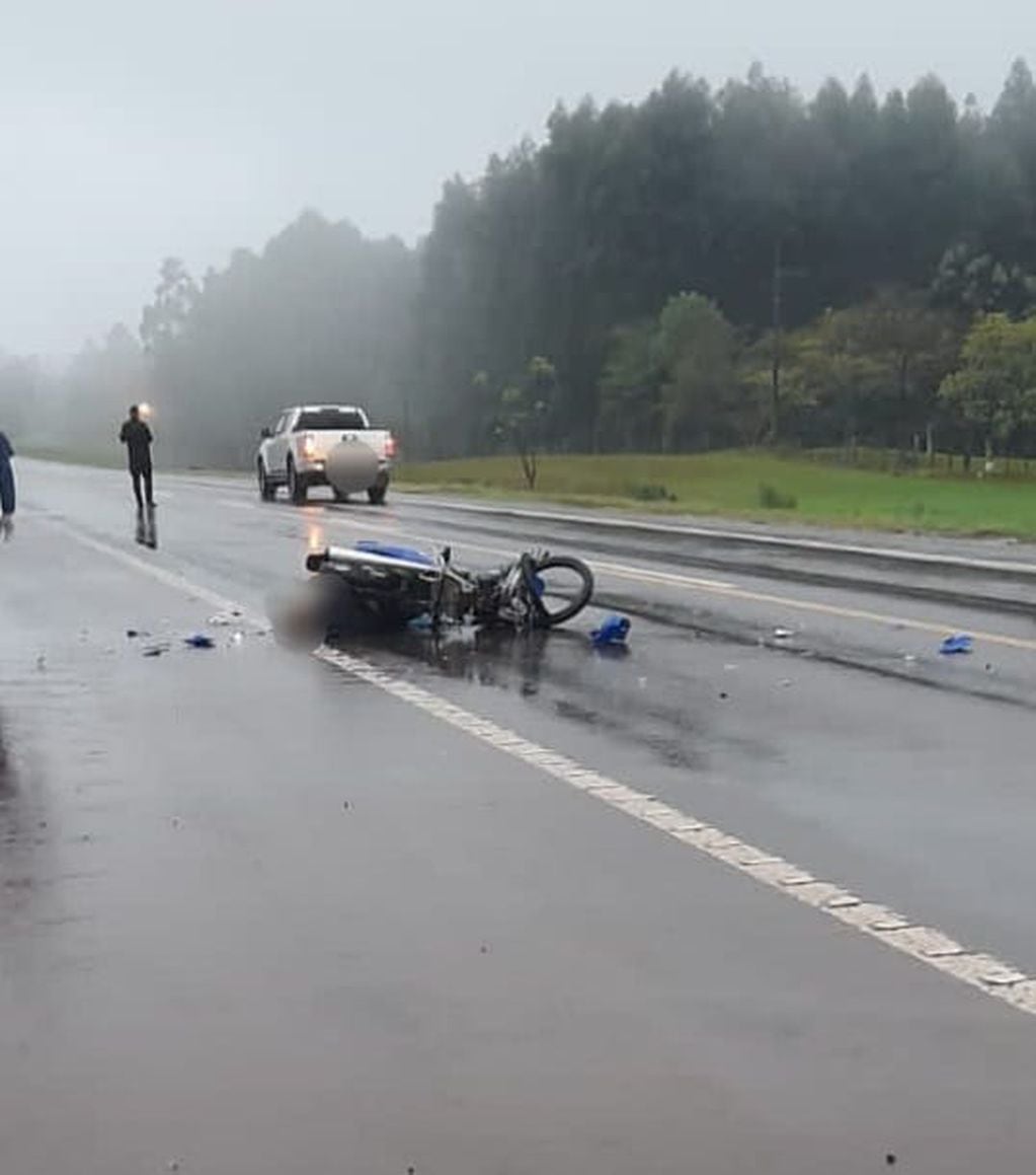Siniestro fatal en Leandro N. Alem dejó un motociclista fallecido.
