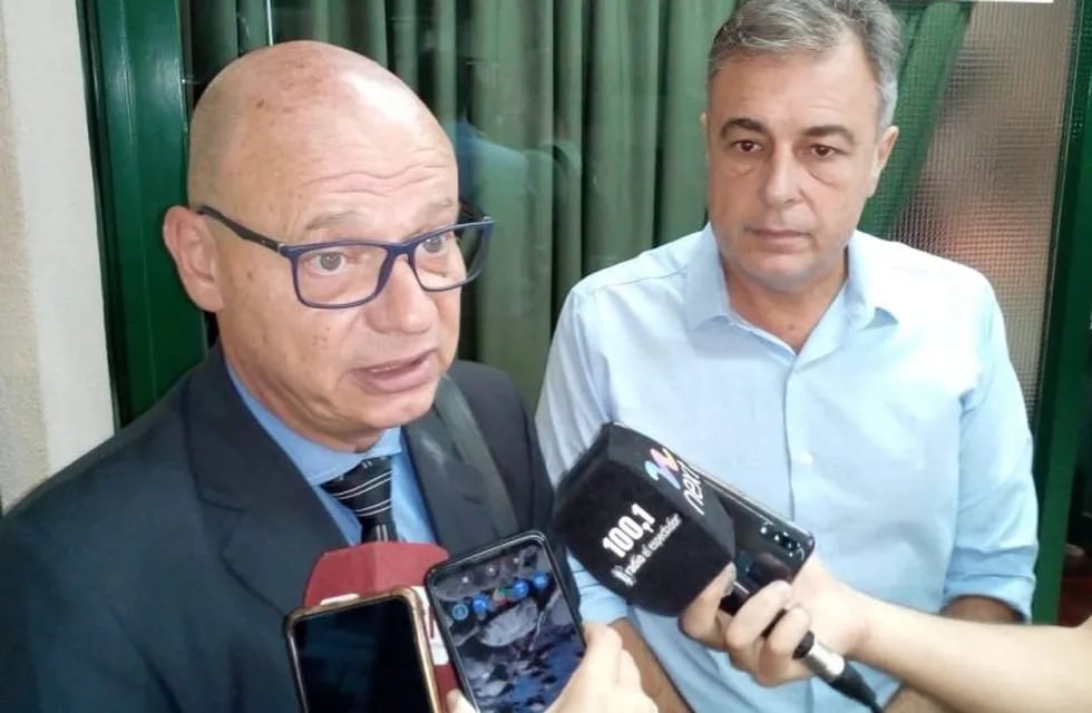 El Dr. Roberto Vitaloni y el intendente Luis Castellao