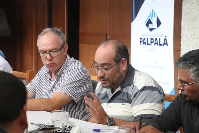 Funcionarios con intendentes, en Palpalá (Jujuy)