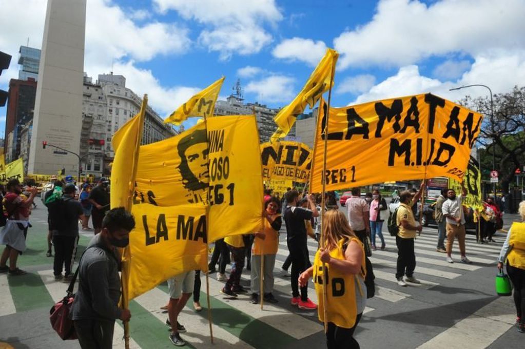 Protesta del MIJD de Raúl Castells en el Obelisco. (Clarín)