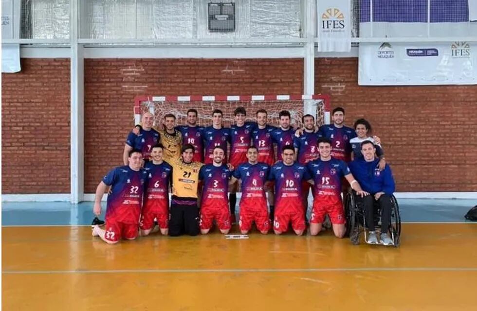 Equipo de Ladricer Handball luego de lograr el tercer puesto en el Nacional “B” y el ascenso. Foto: Ladricer.