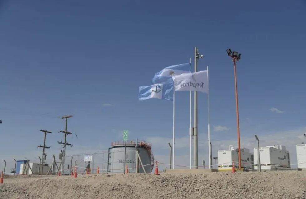 Aranguren inauguró una planta separadora de gas de Tecpetrol en Vaca Muerta. (Foto: Twitter)