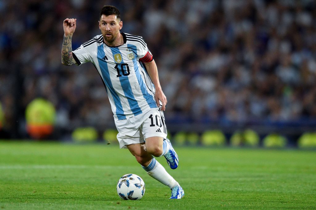 Con Lionel Messi a la cabeza, Argentina busca la victoria en el Maracaná frente a Brasil. (AP)