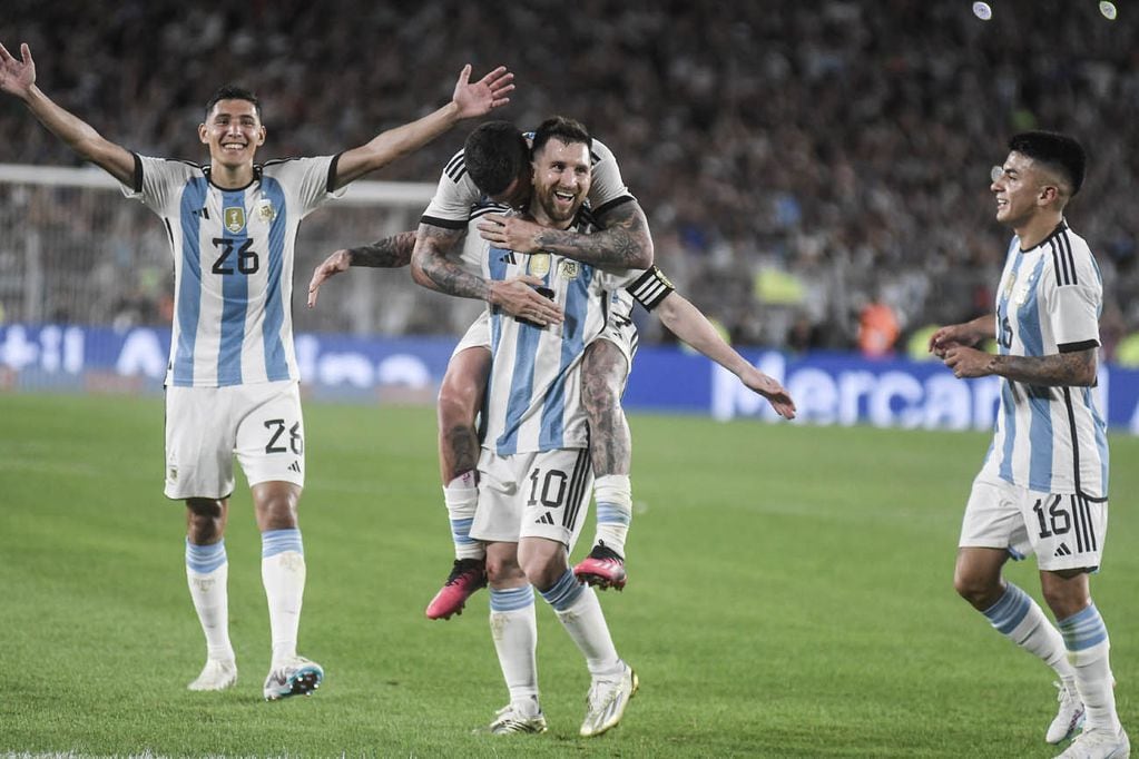 Argentina enfrentó a Panamá en un amistoso internacional disputado en la cancha de River de Buenos Aires. El cotejo sirvió de festejo por la obtención de la Copa del Mundo en Qatar 2022. 