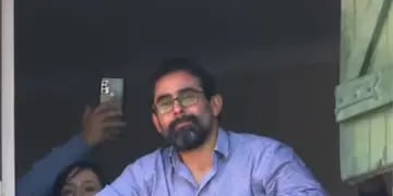 La emoción de Diego Cardozo al ser despedido por los trabajadores del Ministerio de Salud (Captura de video).