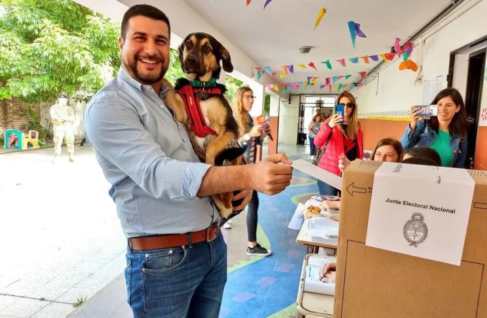 Marcos Cleri y su voto en la escuela Teresa de Calcuta. (Pedro Levy)