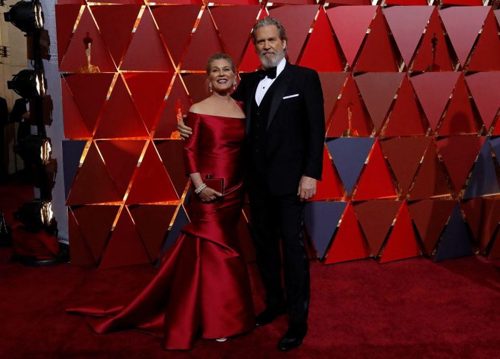 89th Academy Awards - Oscars Red Carpet Arrivals - Hollywood, California, U.S. - 26/02/17 - Jeff Bridges, nominee for Best Supporting Actor in 'Hell or High Water' arrives with his wife Susan Geston.  REUTERS/Mario Anzuoni