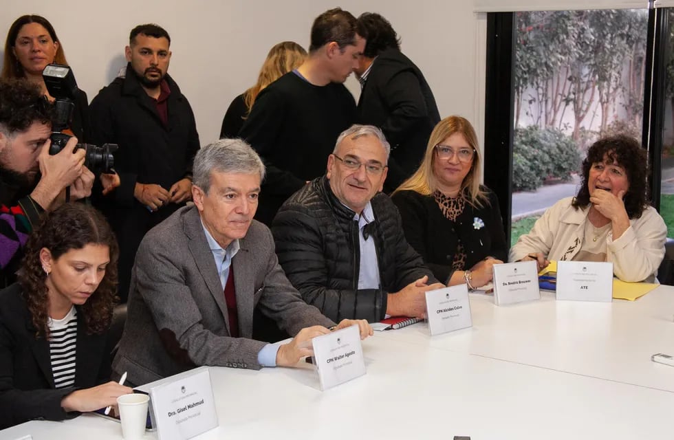 Alcides Calvo en la Comisión para analizar la situación actual de la Caja de Jubilaciones Provincial