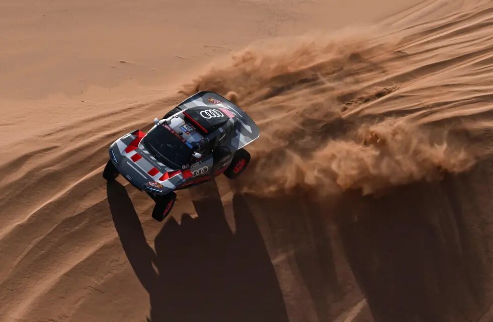 Peterhansel y su Audi, ganadores de la segunda etapa del Dakar 2024.