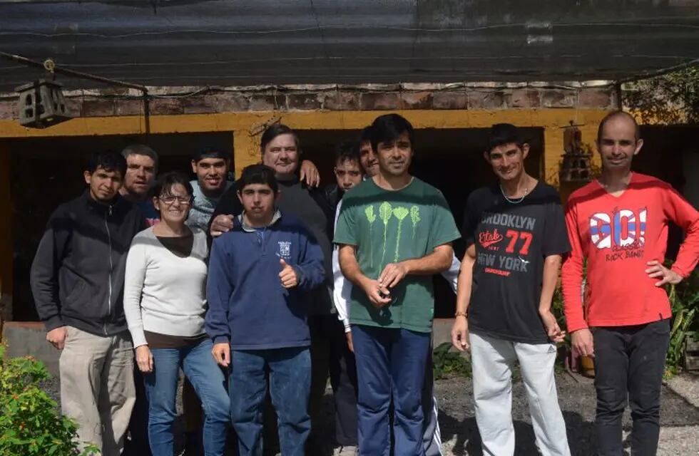 En la actualidad 16 personas viven en la Fundación Hogar Granja El Ceibo (Juan Cruz Rico).