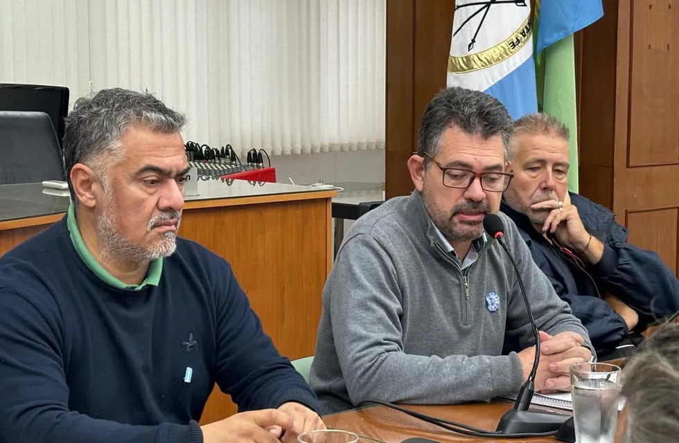 Germán Cáceres -secretario de Desarrollo Social y Salud-, Germán Bottero y Marcelo Pfaffen, Coordinador de Zoonosis de la Municipalidad de Rafaela
