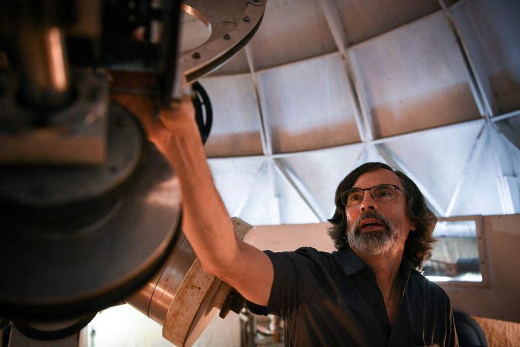 Jeff Delmas, director of the Swanson Observatory at the Von Braun Astronomical Society, demonstrates the controls of a Swanson 21-inch telescope at the observatory on July 16, 2019, in Huntsville, Alabama. - In Huntsville, Alabama, the legacy of Wernher von Braun and the engineers he brought from Nazi Germany after World War II is still strong. Despite his past developing weapons for Hitler, von Braun remains the town’s hero as it celebrates the 50th anniversary of the Moon landing. (Photo by Loren ELLIOTT / AFP)