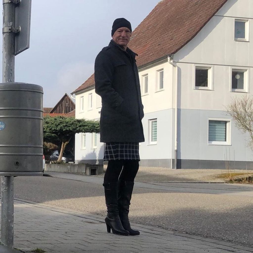 Mark se siente feliz y cómodo con su forma de vestir.(Instagram/markbryan911)