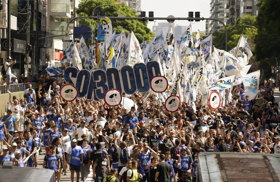 La Cámpora marchó en la Ciudad de Buenos Aires por el Día de la Memoria. Foto: Clarín