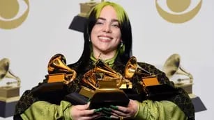 Billie Eilish se llevó seis premios Grammy. Foto: AP