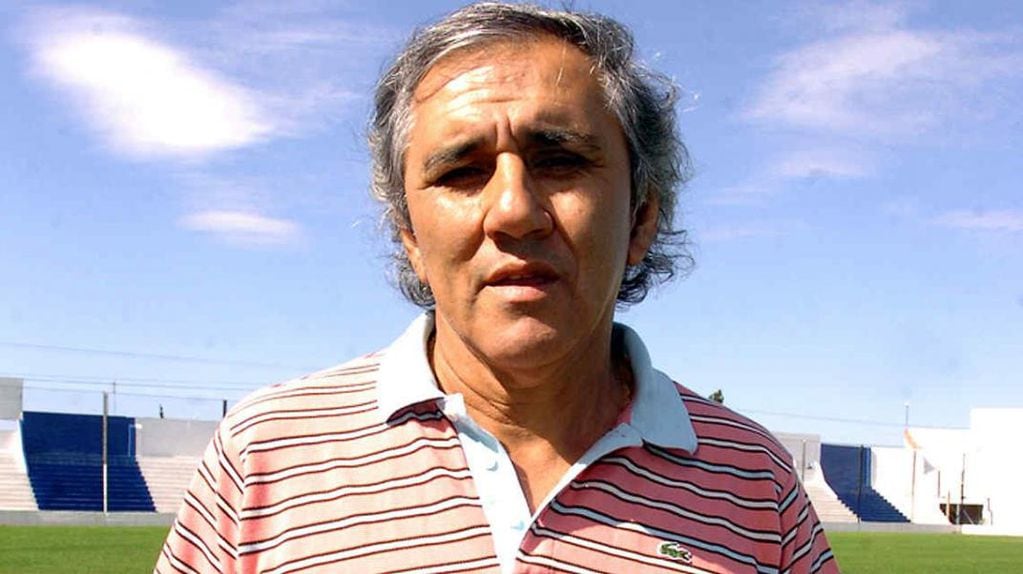 Goleador. “El Tigre” Bravo ganó cinco títulos en Talleres, marcó 72 goles y también jugó en el París Fútbol Club.