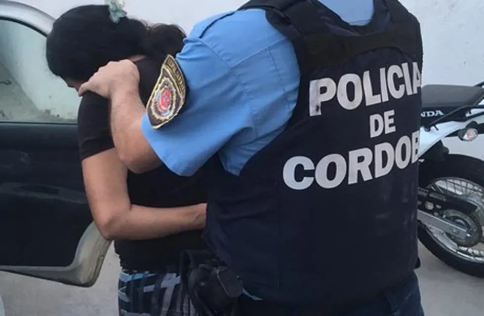 La mujer detenida en Villa María acusada de intentar agredir a fierrazos a su expareja. (Policía)