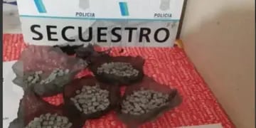 Allanamientos en Tres Arroyos y Claromecó: incautan 500 pastillas de éxtasis, armas y otras drogas