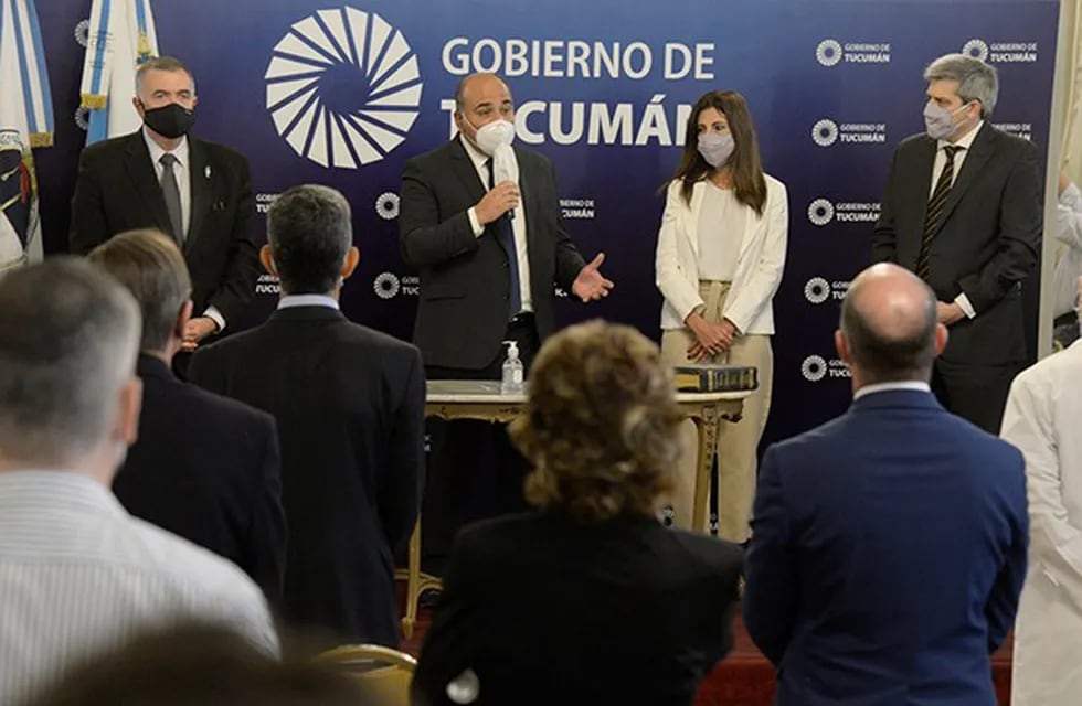 Manzur y Jaldo tomaron juramento a Agustín Fernández como nuevo secretario de Gobierno. (SECPT)
