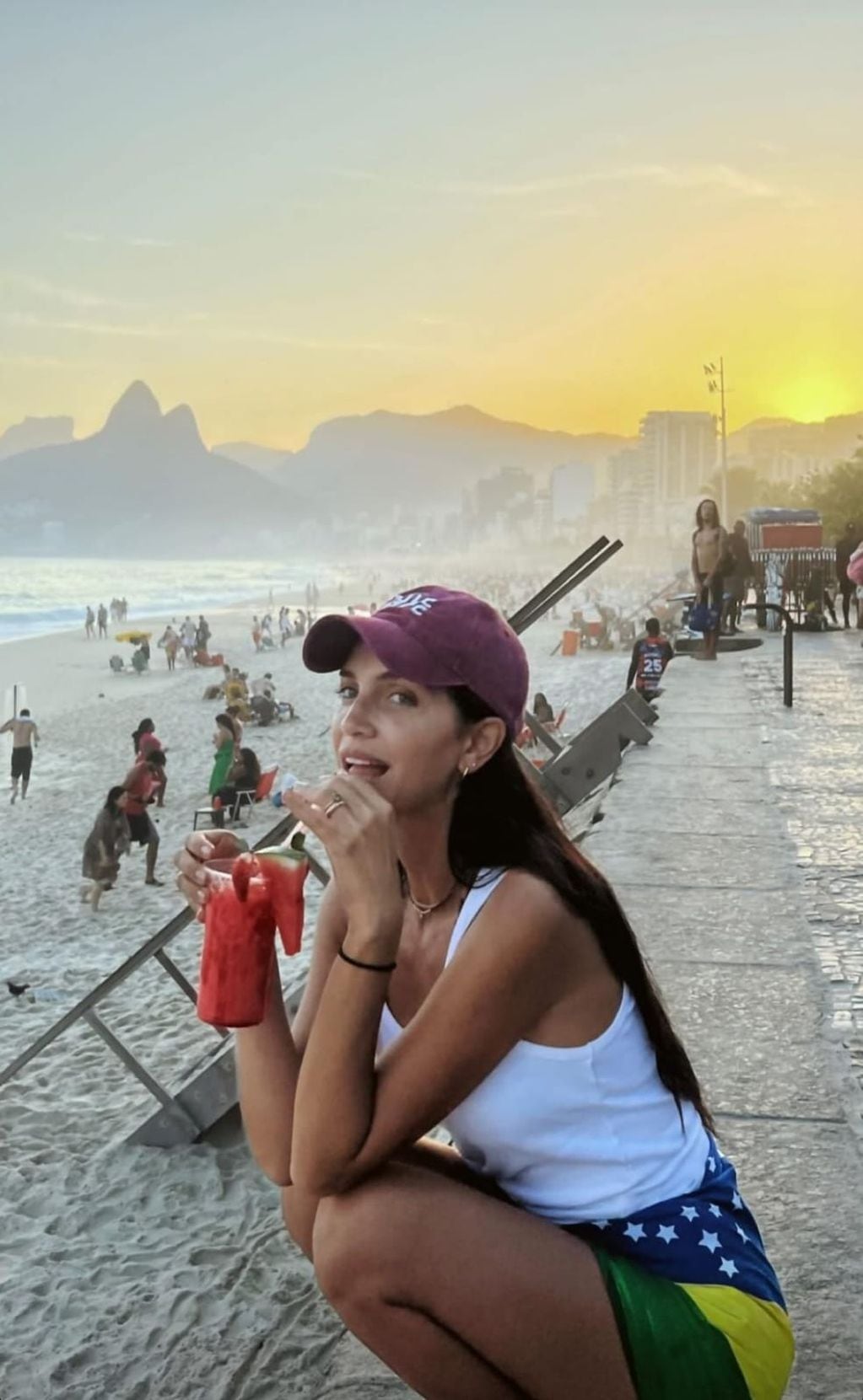 Zaina Nara en Río: toples, videos al atardecer y mucha sensualidad