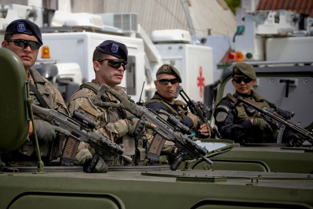 La Policía Federal Argentina presenta el nuevo equipamiento de las fuerzas de seguridad. (Foto: EFE)