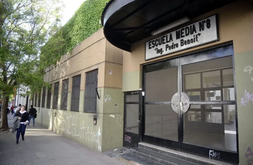Escuela Media n° 8 de La Plata.