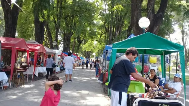 Continúa la tensión entre manteros y feriantes por las restricciones