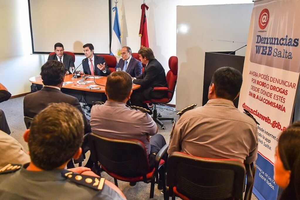 Urtubey durante el lanzamiento de la nueva aplicación de Denuncias Web Salta. (Gobierno de la Provincia de Salta)