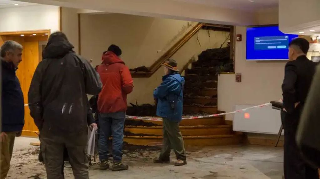 Un alud destrozó el Hotel Bustillo, en Bariloche.