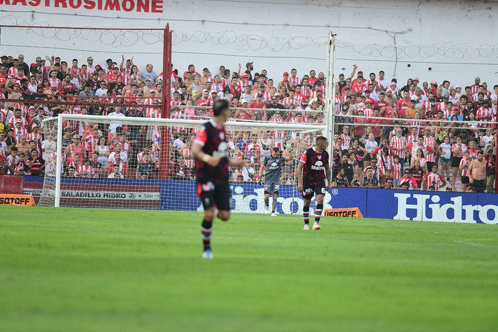Instituto perdio de local ante Independiente de Tevez por 2 a 0 ( Ramiro Pereyra /La Voz)