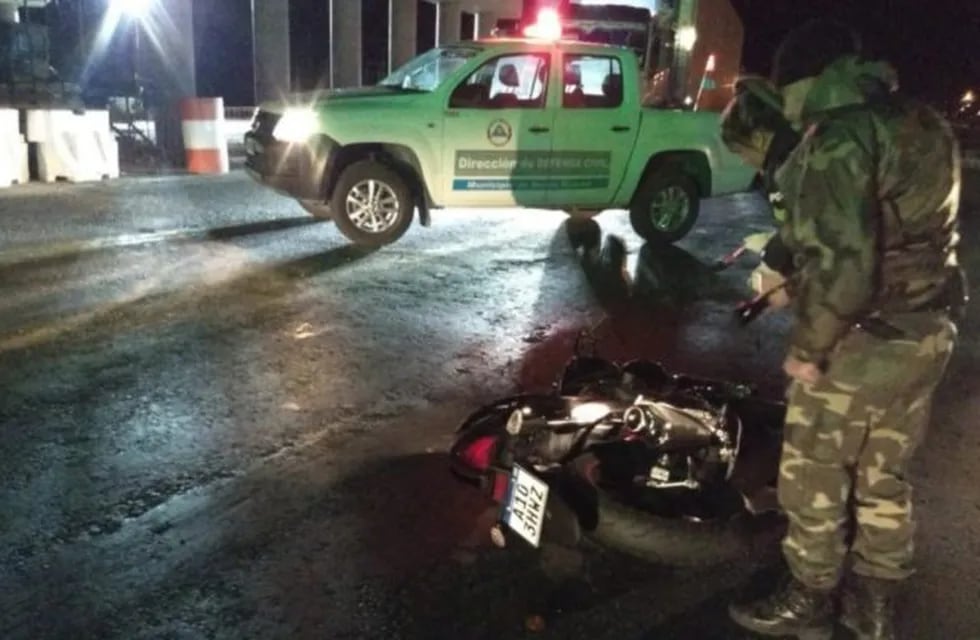 Una joven herida de gravedad tras una caída en moto
